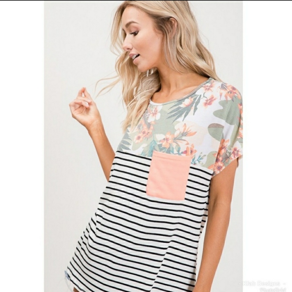 LAST ONE! Color-Block Top w/ Tropical Flowers ๐ - Picture 4 of 7
